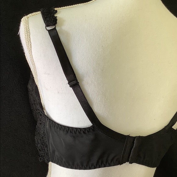 Pretty Lace Bra - Picture 5 of 5